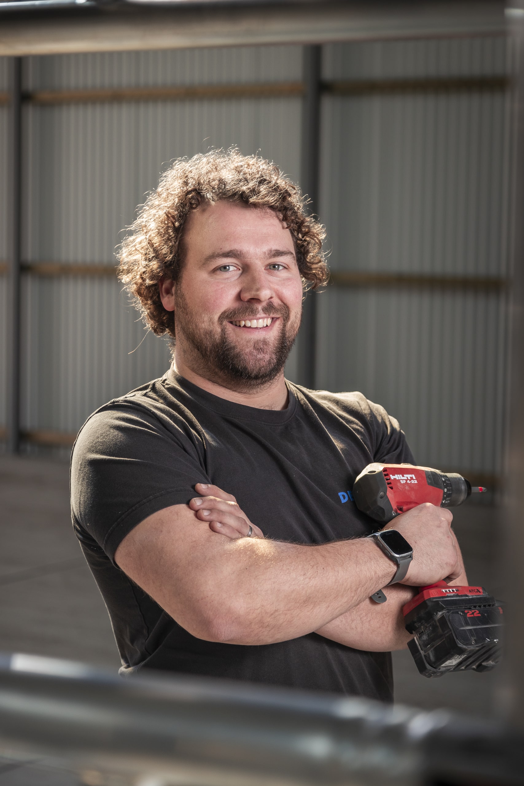 Een elektricien dat poseert voor een portret foto.